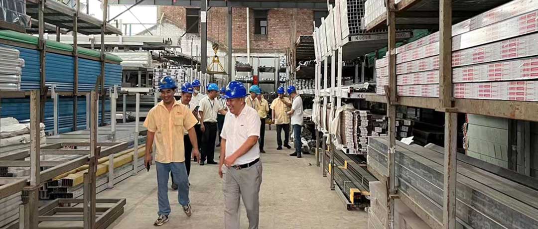 Leaders of the Company LED a Team to the Production Line to Check the Safety Production Work